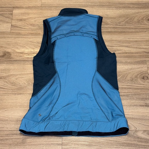 Lululemon Size 8 Blue Lets Get Visible Reflective Training Vest - Picture 4 of 8